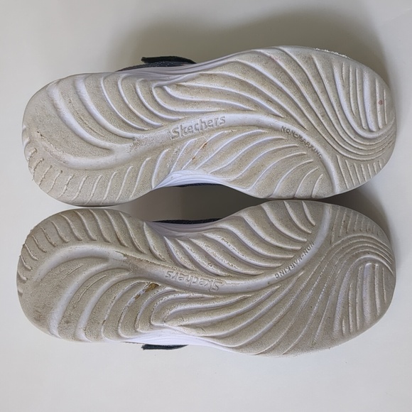 Little Girls Skechers Pull On Velcro Sneakers - Picture 7 of 7